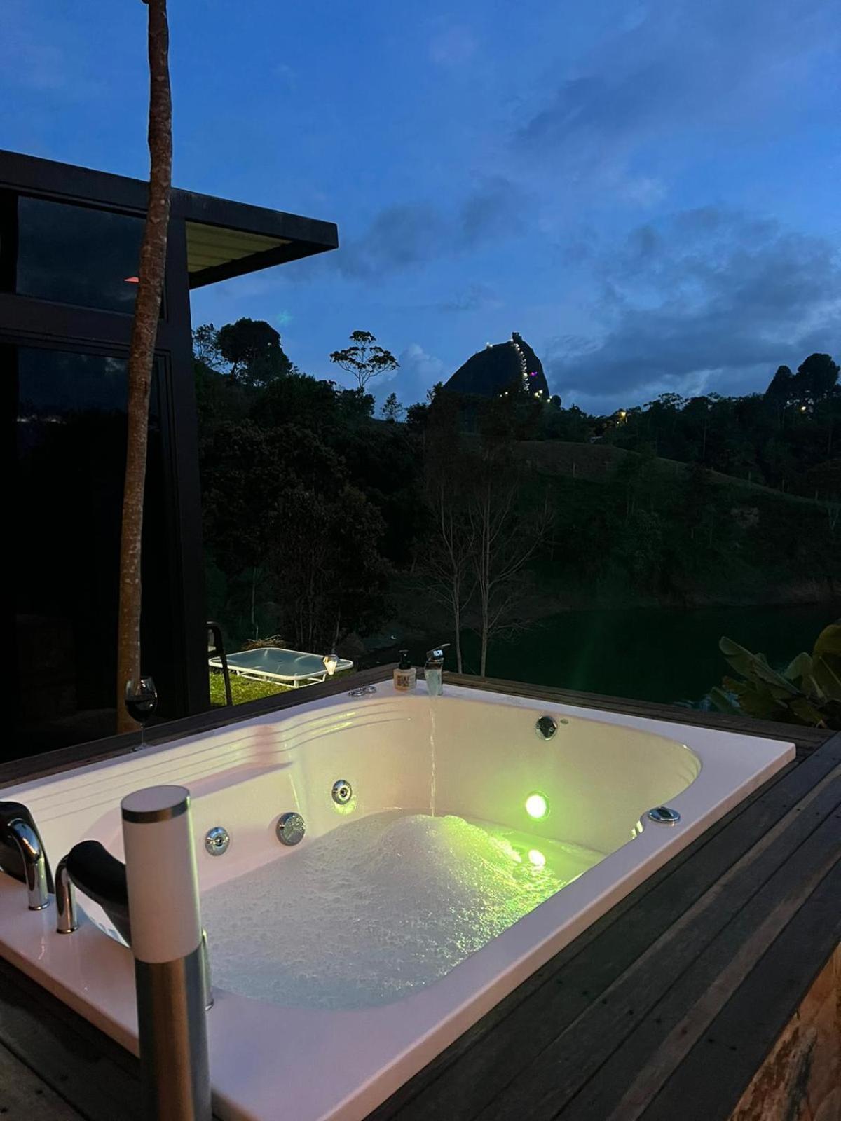 Cabana Privada Sin Prisa "Not Rush" Preciosa! Con Jacuzzi, Vista Y Acceso Directo Al Embalse, Vista A La Piedra , Deporte Acuatico Paddle Board And Breakfast Incluidos ! Imperdible Guatapé Εξωτερικό φωτογραφία