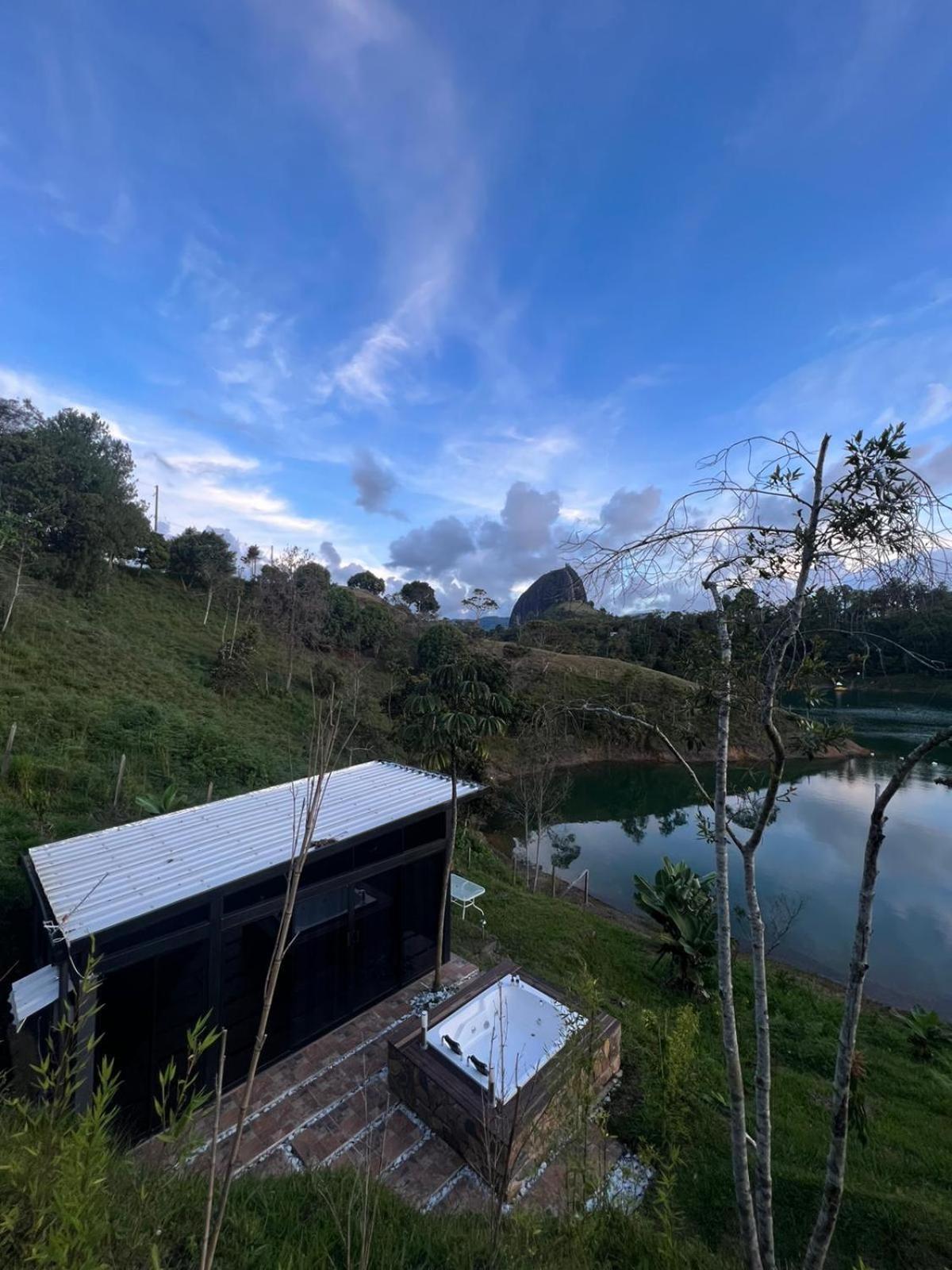 Cabana Privada Sin Prisa "Not Rush" Preciosa! Con Jacuzzi, Vista Y Acceso Directo Al Embalse, Vista A La Piedra , Deporte Acuatico Paddle Board And Breakfast Incluidos ! Imperdible Guatapé Εξωτερικό φωτογραφία