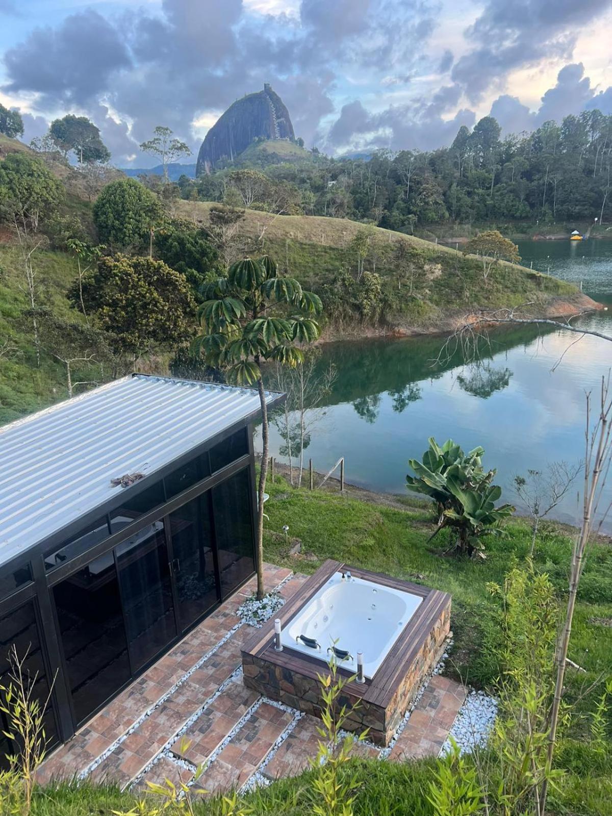Cabana Privada Sin Prisa "Not Rush" Preciosa! Con Jacuzzi, Vista Y Acceso Directo Al Embalse, Vista A La Piedra , Deporte Acuatico Paddle Board And Breakfast Incluidos ! Imperdible Guatapé Εξωτερικό φωτογραφία